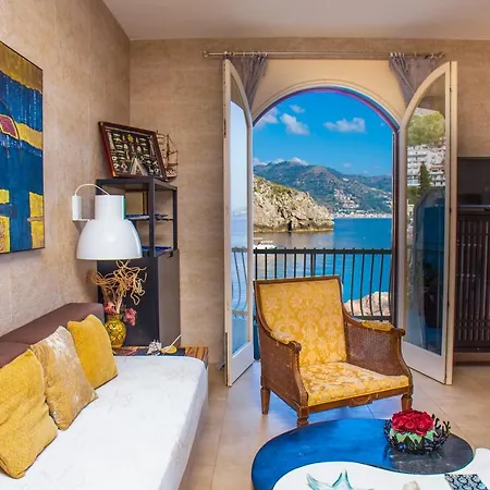 Agatha House Taormina-with Private Beach Таормина
